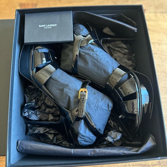 TRIBUTE PLATFORM SANDALS IN PATENT LEATHER
BLACK - Picture 3 of 6